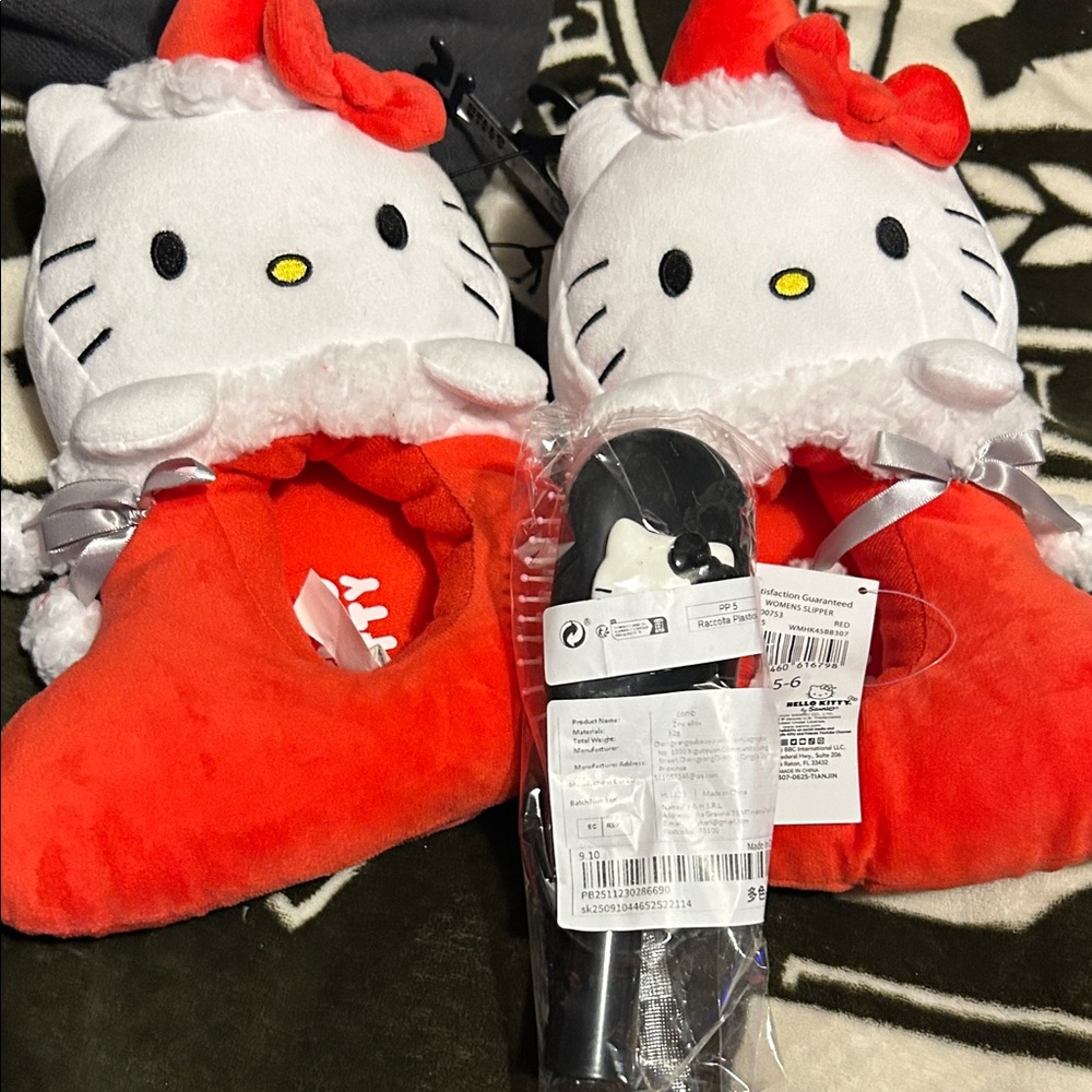 Hello Kitty Plush Red and White KidsSlippers and brush all new
